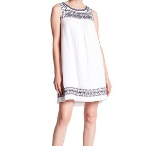 Beach lounge Nola embroidered shift dress medium